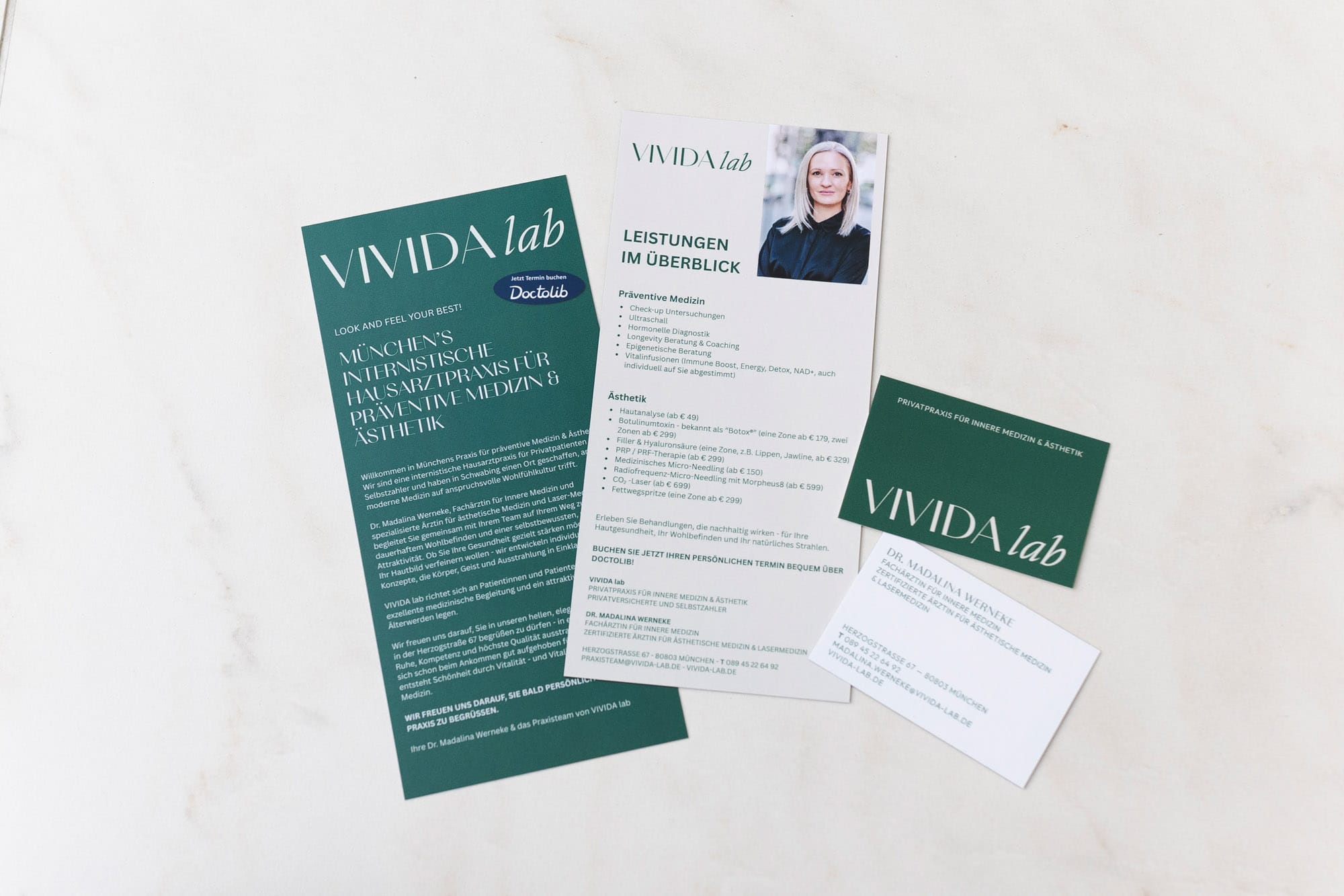 Flyer und Visitenkarten von VIVIDA Lab, München.